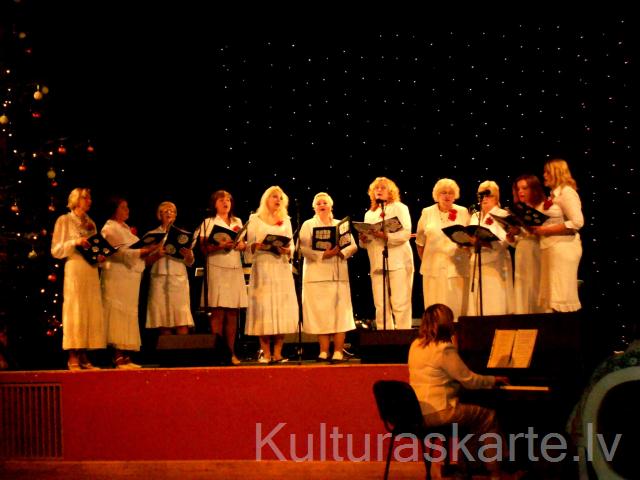 Ventspils sieviešu vokālais ansamblis "Rudens roze" Zvaigžņu dienā 2012.g.